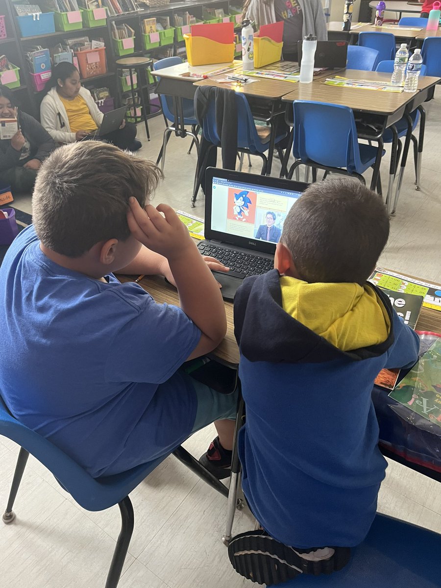 We loved having Aubrey &amp; Shay during reading ❤️📖 <a href="/FSDProchnow/">Mrs. Prochnow</a> <a href="/FSDVikings/">Farmingdale School</a>