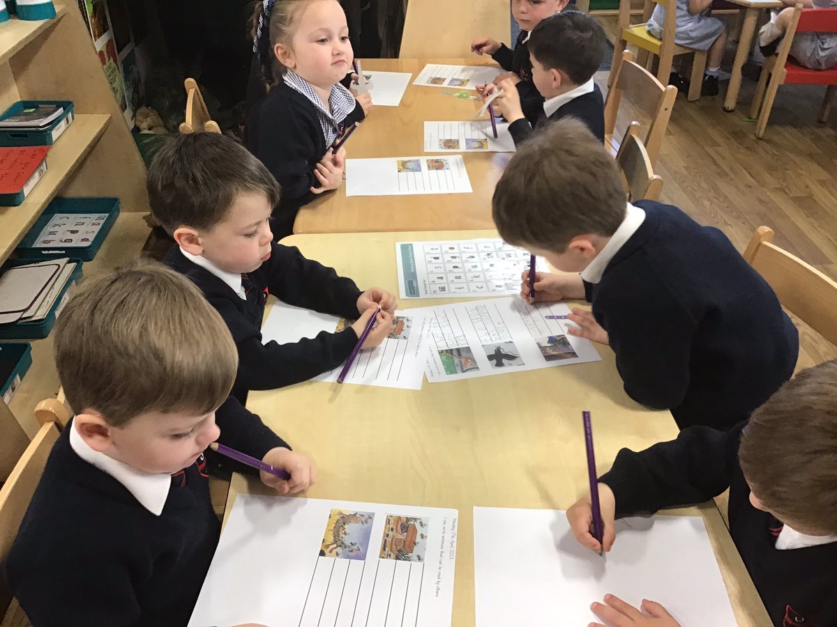 olgheyfs's tweet photo. Some fantastic writing about ‘Superworm’ this week. #OLGHEYFS #OLGHeyfs #OLGHenglish #sentences #fingerspaces #writing #spelling #inspiration https://t.co/oOu8dixCJ5