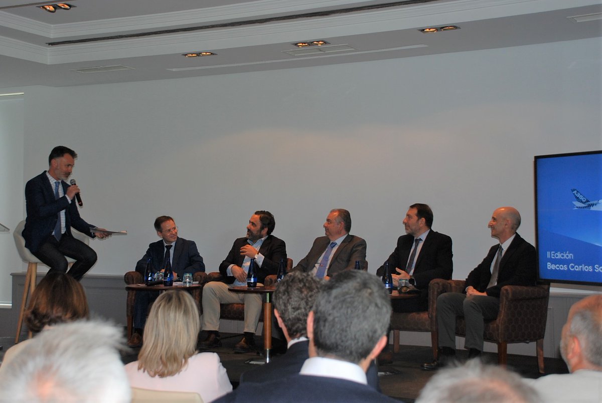 <a href="/sepla_pilotos/">Sepla</a> <a href="/GTA_Aviation_/">Global Training Aviation</a> <a href="/Iberia/">Iberia</a> <a href="/VuelingVA/">Vueling VA</a> <a href="/AesaSpain/">Agencia Estatal de Seguridad Aérea (AESA)</a> <a href="/EuropeanFlyers/">European Flyers</a> Te contamos más sobre el acto de presentación de la segunda edición de las #BecasCarlosSalas aquí copac.es/la-ii-edicion-…