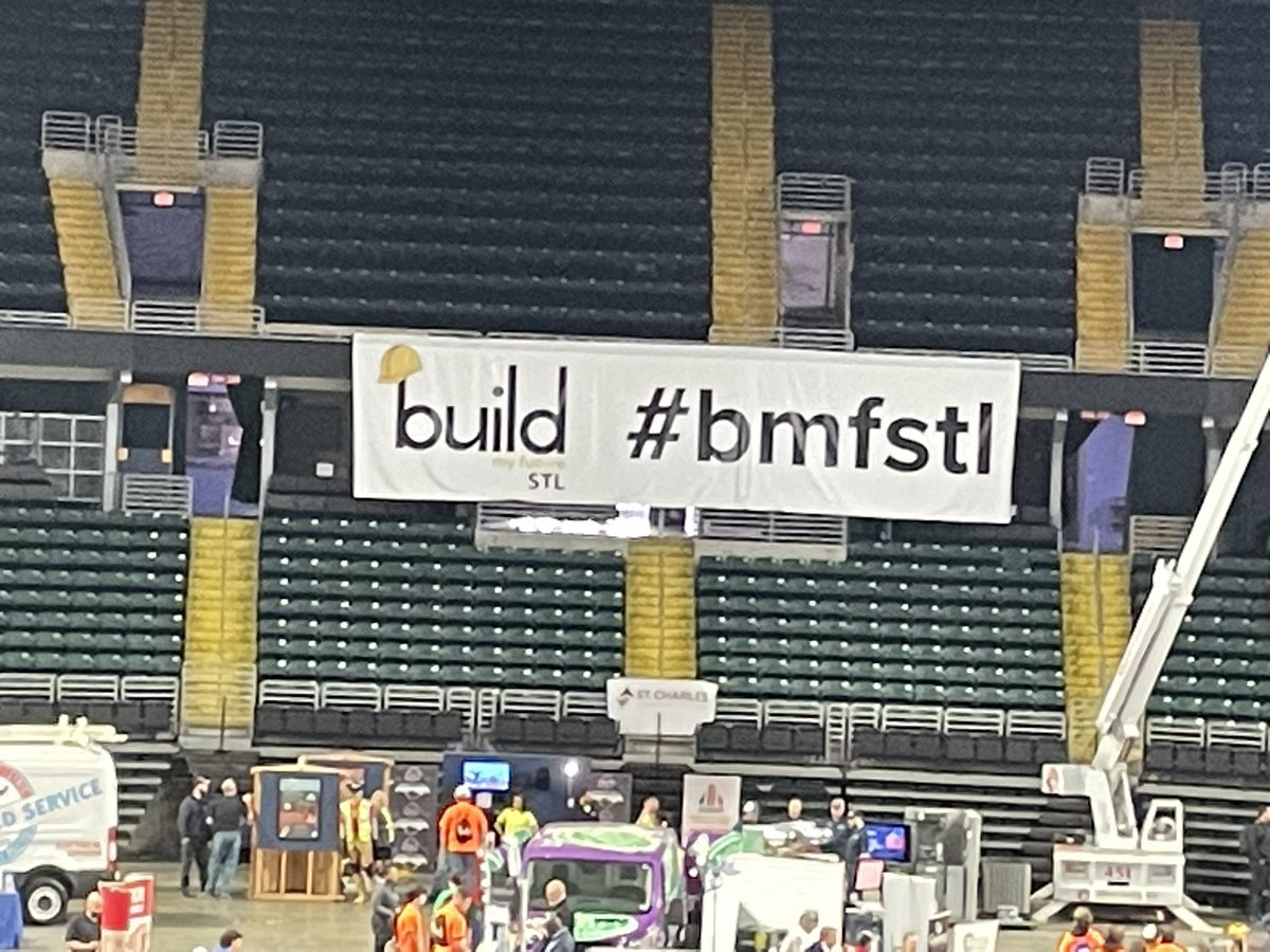 drsefrit's tweet photo. The Build My Future is going strong. Warriors and Pirates in the house. #scsdGREAT https://t.co/IGNQg6m7wk