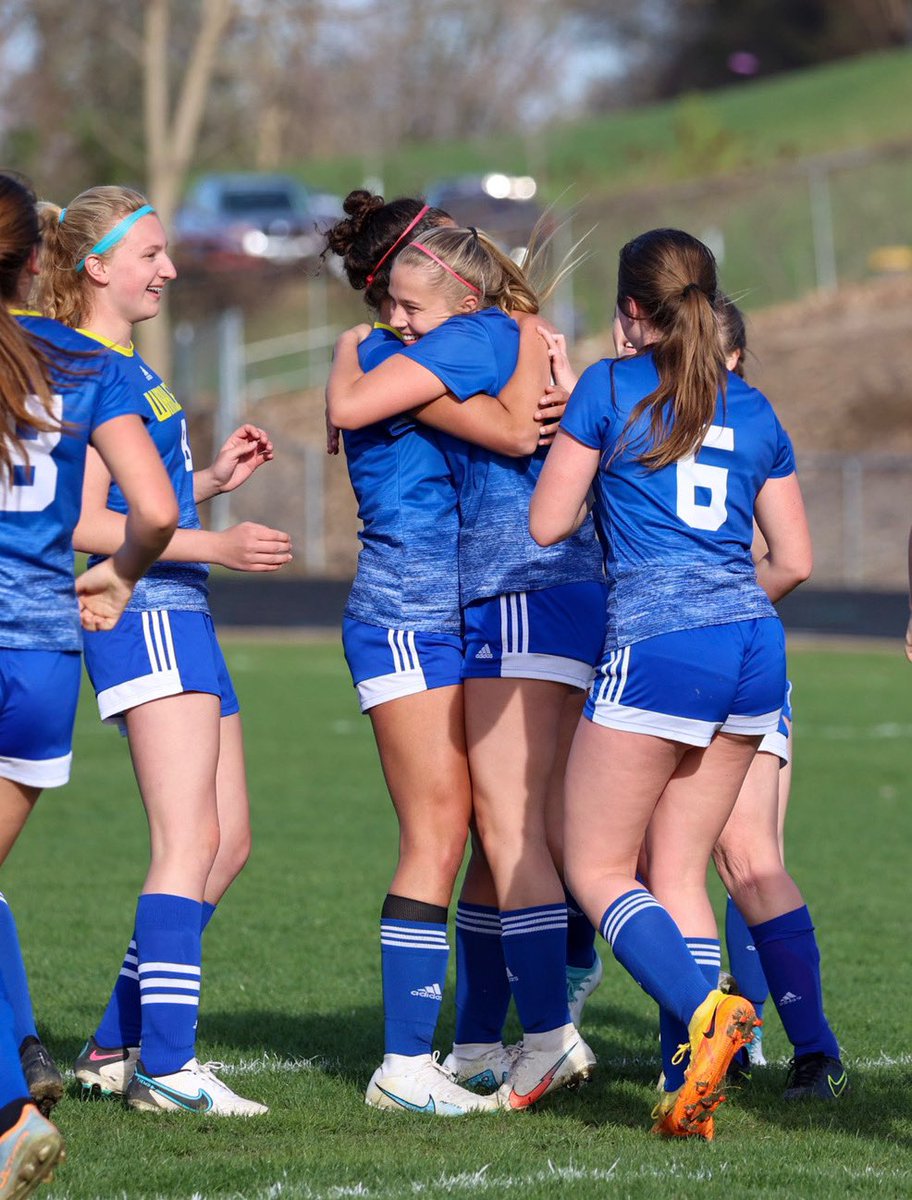 wahlert_gsoccer's tweet photo. IT’S OUR FAVORITE TYPE OF DAY… GAME DAY!! With Millers pregame talk<3
⚽️: Iowa City Liberty 
⏰: 4:15
📍: Iowa City Liberty https://t.co/9j6WGDf7VO