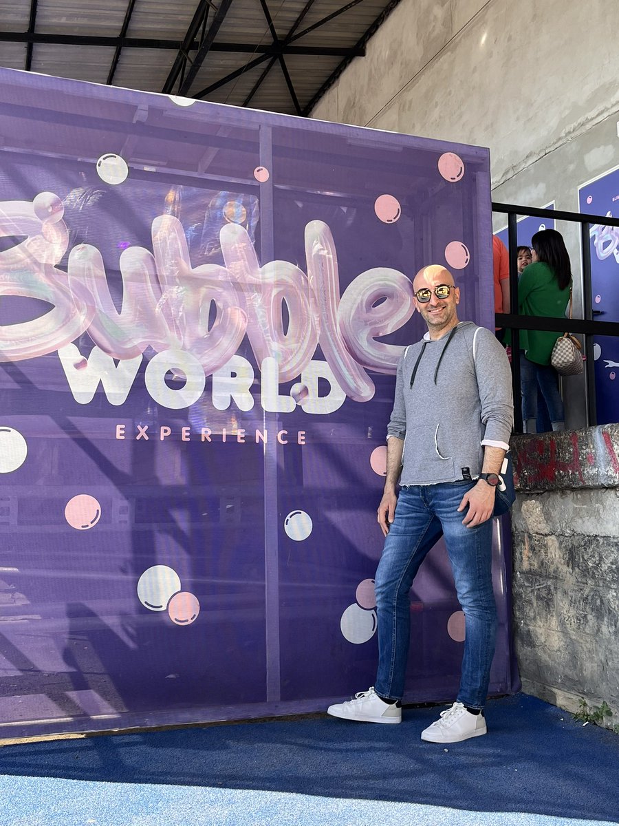 AldoGood's tweet photo. #bubbleworld #Milan https://t.co/ypwUqMtvSj