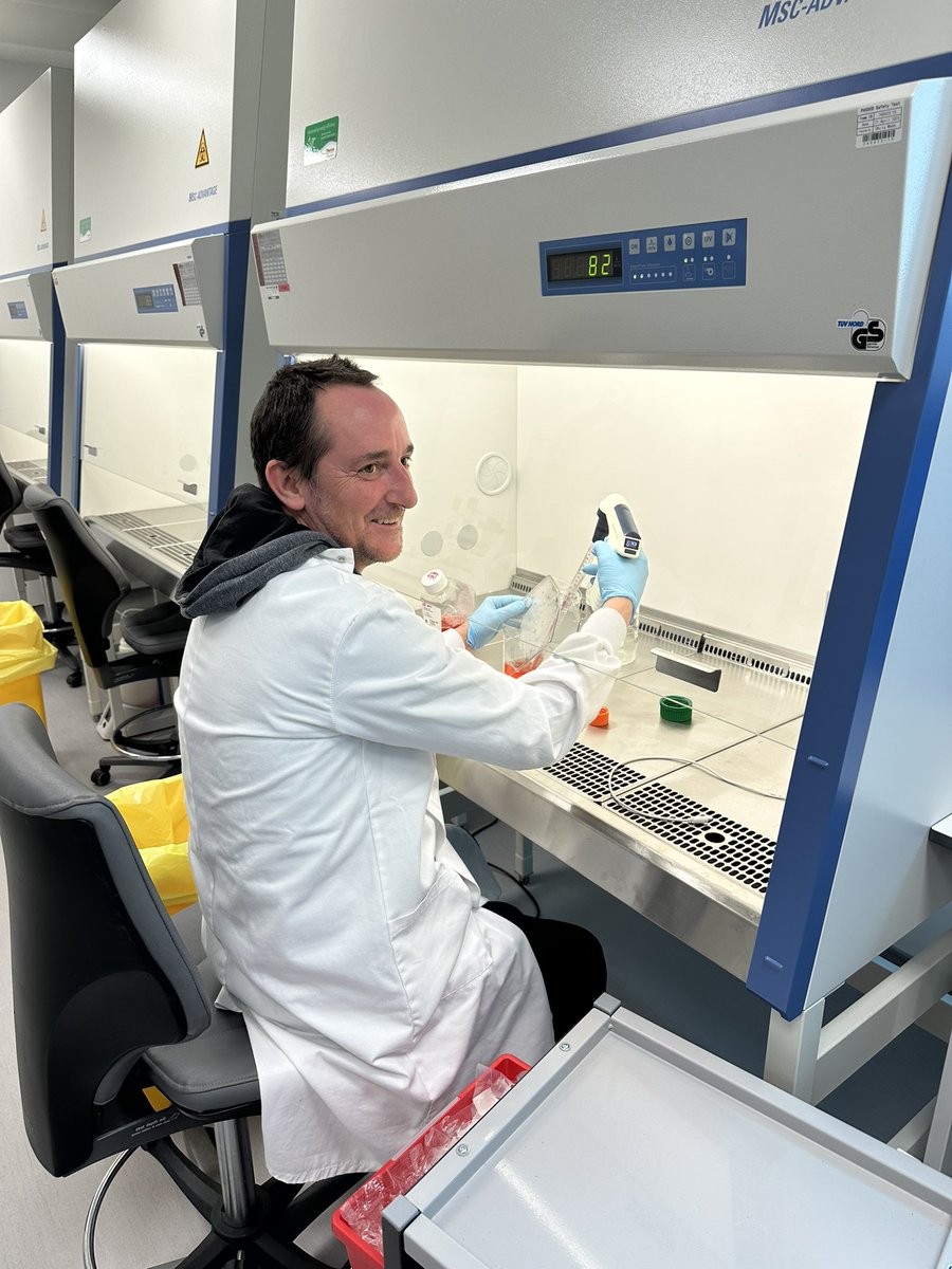 The very first experiment is underway in our new building!