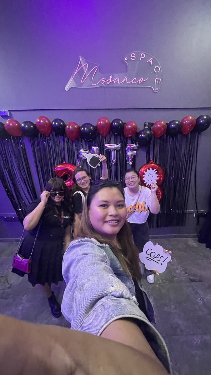 homeofsexualz's tweet photo. Singapore, we are in you 🖤❤️
#FITFSG https://t.co/Aim1maS9PD