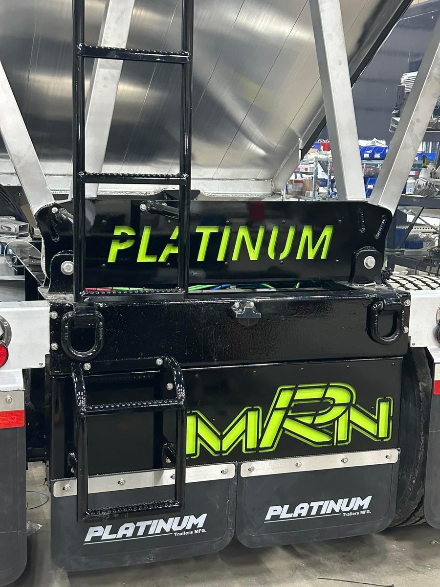 MfgTrailer's tweet image. Does everybody remember Trailer one?Have a look at Trailer two just wait to you see trailer three any one want to guess the next colour ? #hopperbottom #platinumtrailermfg