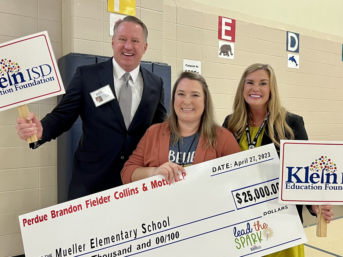 PROUD to see @MuellerKISD receive a @KleinFoundation grant for “ACCESSible Play for Every!” Excited to see the new accessible playground this grant will bring to life for our kids with differences in their mobility. 🙌🙌🙌 Special thanks to @JudgeGoodwin for joining us today!