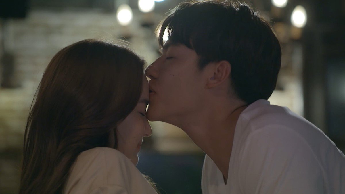 krobkrualakorn3's tweet photo. จังหวะนี้มีใครไม่อยากเป็นรีน่าบ้าง #ใต้เงาตะวันEP10 https://t.co/cVL3wbnMij