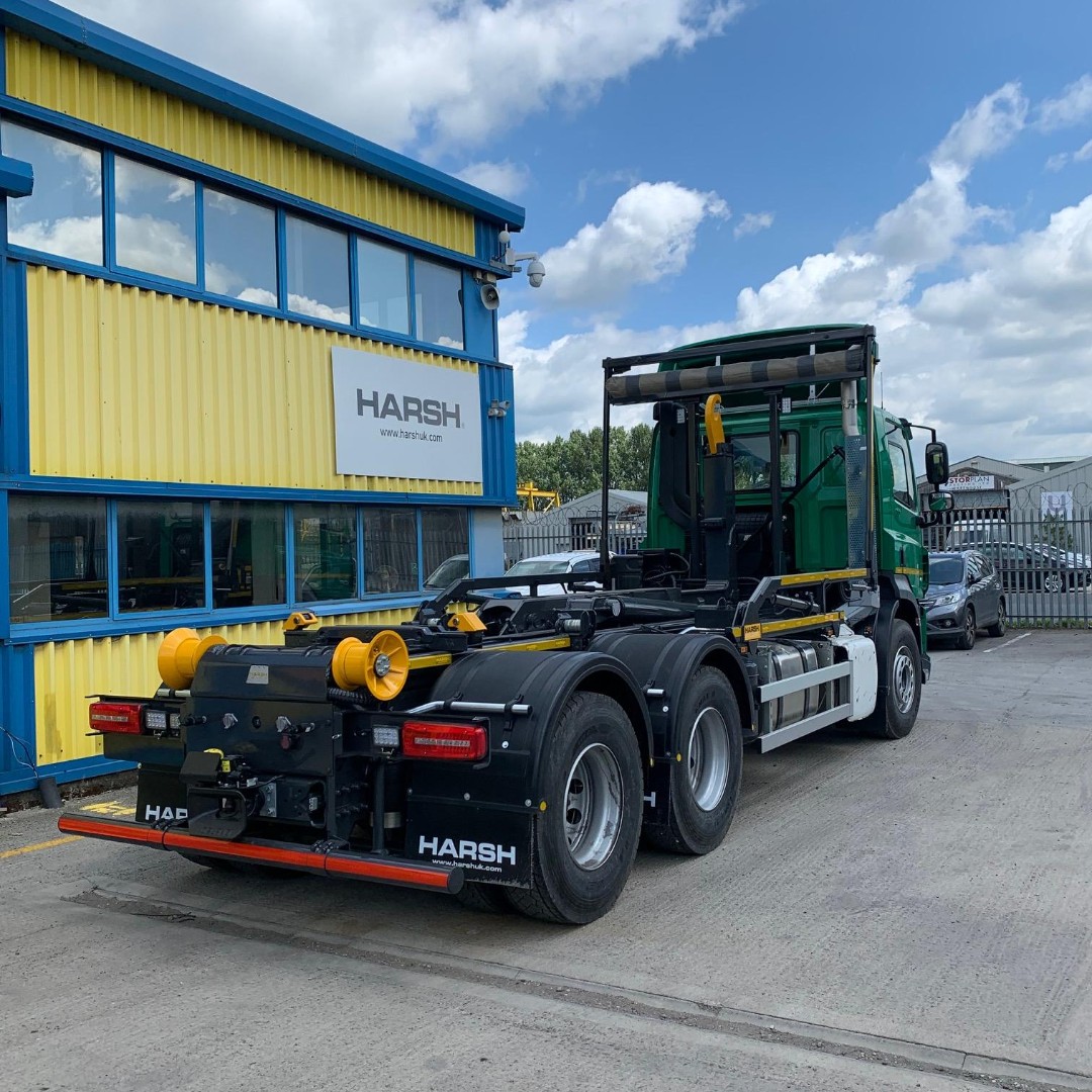 A recent Harsh HH20 on a DAF Chassis utilising a rear-mounted air-operated VBG.

#Hookloader #VGB #Harsh