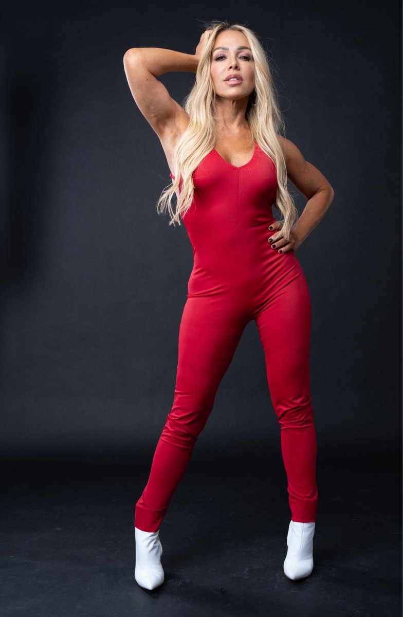 Sometimes you have to remind yourself that you're something special.
That you can't be replaced... your heart, your mind, your conversation, your care, it can't be replicated. 
By anyone.

You are one of a kind! 

Happy Thursday beautiful souls!! ♥️