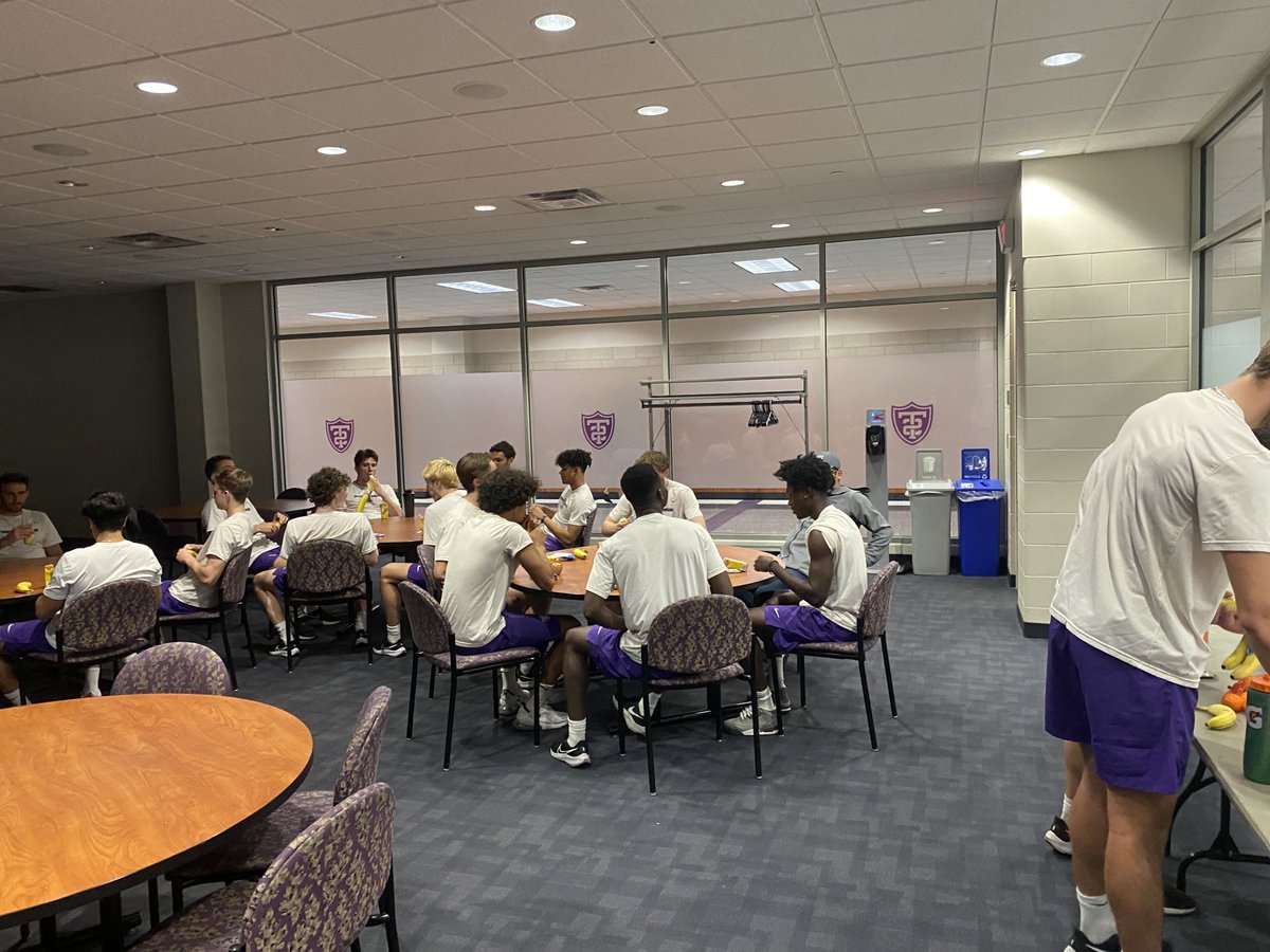 TommieMSoccer's tweet photo. Who doesn't love a surprise after a workout -- Thanks to Assistant Director of Strength and Conditioning Ryan Ho for the great work with the team.  Roll Toms #prideintheprocess https://t.co/NoWPLwDam3
