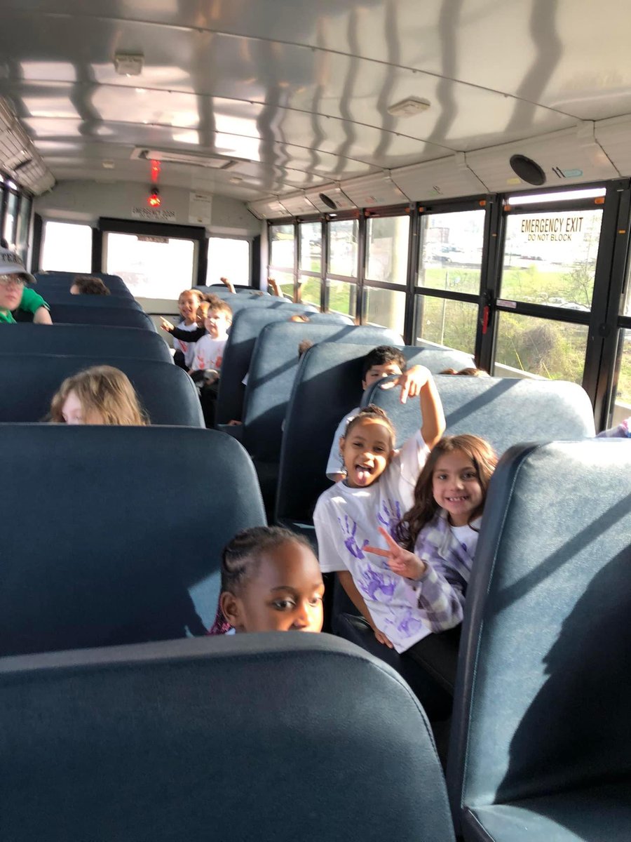 mrsnurski's tweet photo. First grade had a BLAST at the KC Zoo yesterday! ❤️ #fieldtripfun #atthebergh https://t.co/AJSRo11ecR