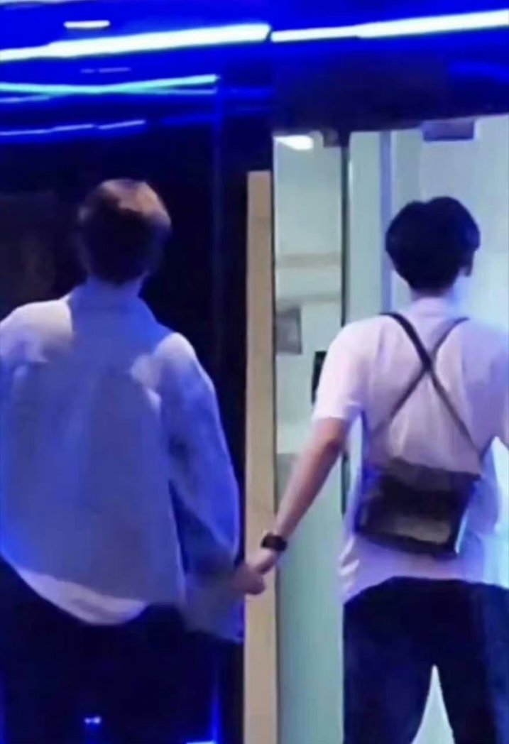 ourmeowaa's tweet image. แกมาดูคู่ชิปชั้นสิ 👀🩵🤍🤭

#PerthProm #เพิร์ธพร้อม