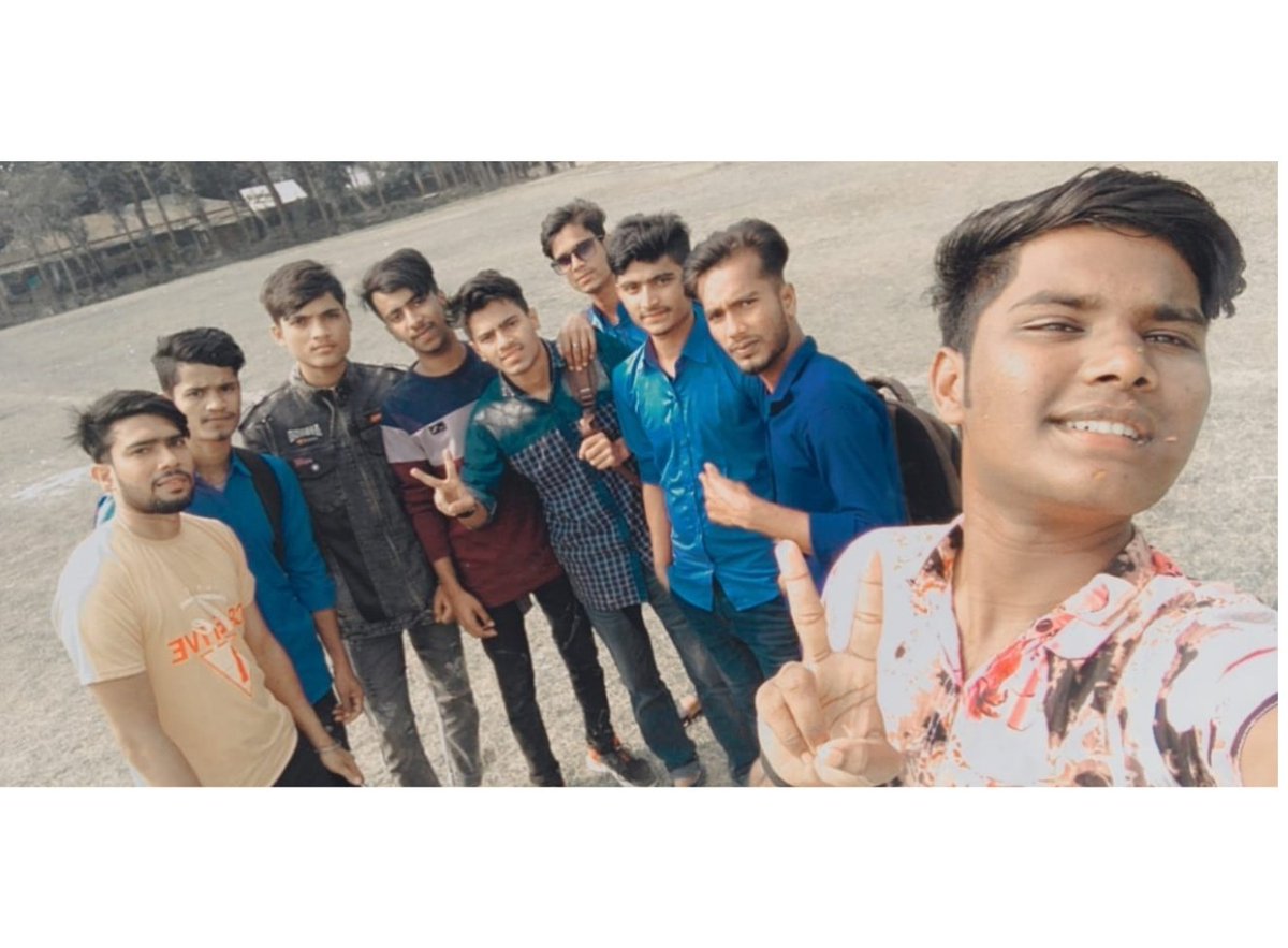 MDIMRAN7503's tweet photo. _প্রতি দিন ঘন্টার পর ঘন্টা আড্ডা দেওয়া বন্ধুদের সাথে..🖤
_ এখন ১ মিনিটের জন্যেও দেখা হয় না..🖤_খুব মিস করি সবাইকে.. 🖤💔😢 https://t.co/1eXbr4RnwJ
