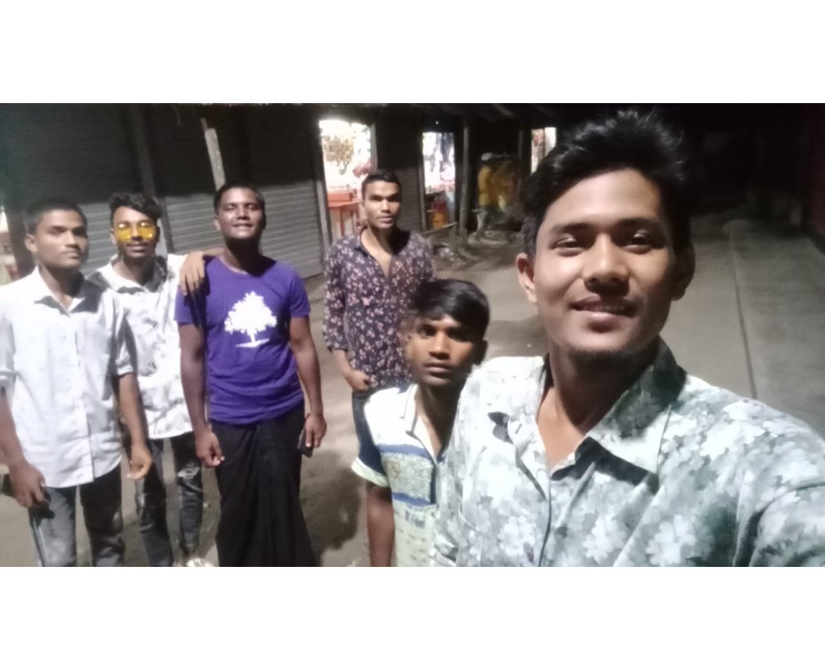 MDIMRAN7503's tweet photo. _প্রতি দিন ঘন্টার পর ঘন্টা আড্ডা দেওয়া বন্ধুদের সাথে..🖤
_ এখন ১ মিনিটের জন্যেও দেখা হয় না..🖤_খুব মিস করি সবাইকে.. 🖤💔😢 https://t.co/1eXbr4RnwJ
