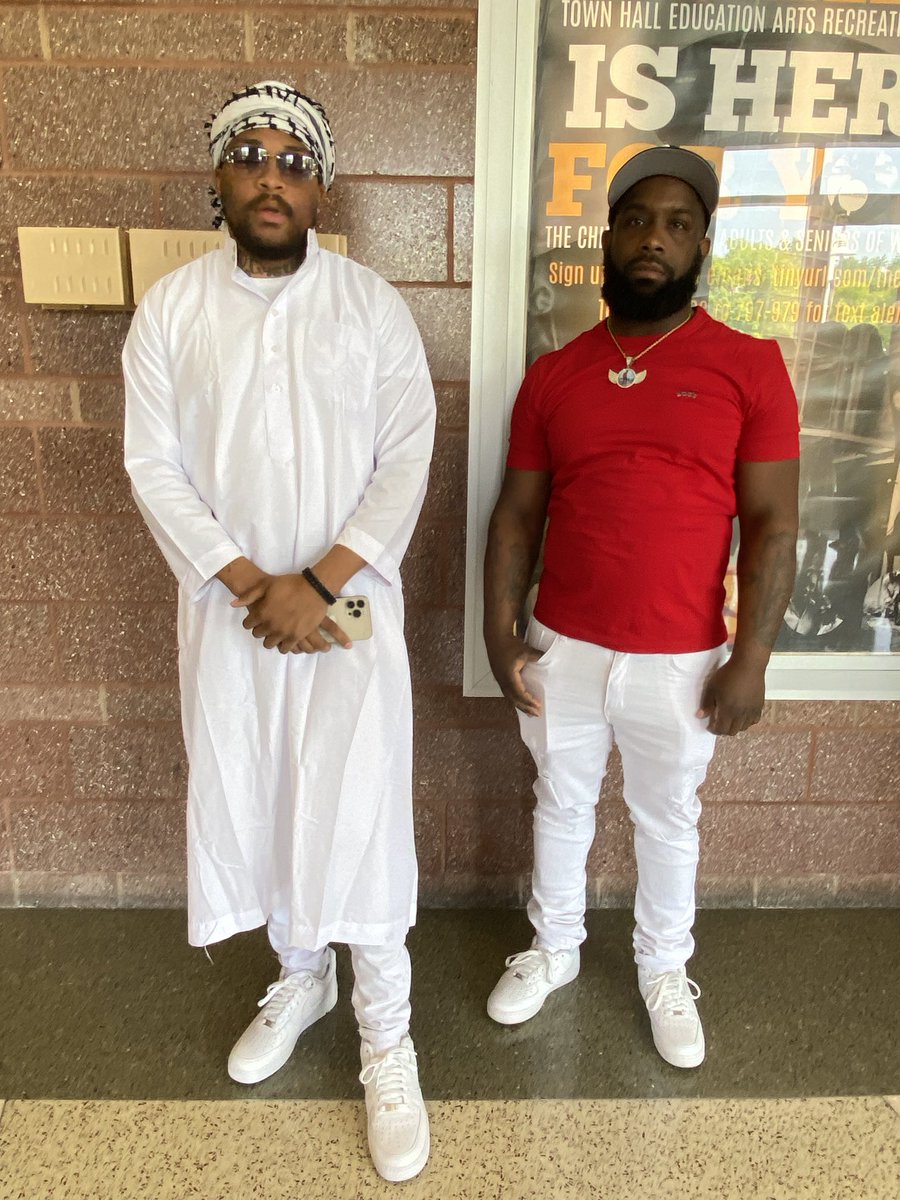 LHarlleeHarper's tweet photo. Congratulations to ⁦@OGVPDCGOV⁩ Credible Messengers,DaJuan and Allondo, for graduating today from the ⁦@PeaceforDC⁩ Academy.! We know that investing in those working in our communities is critical to our collective success. #endgunviolence🧡 https://t.co/I087ZseG5k