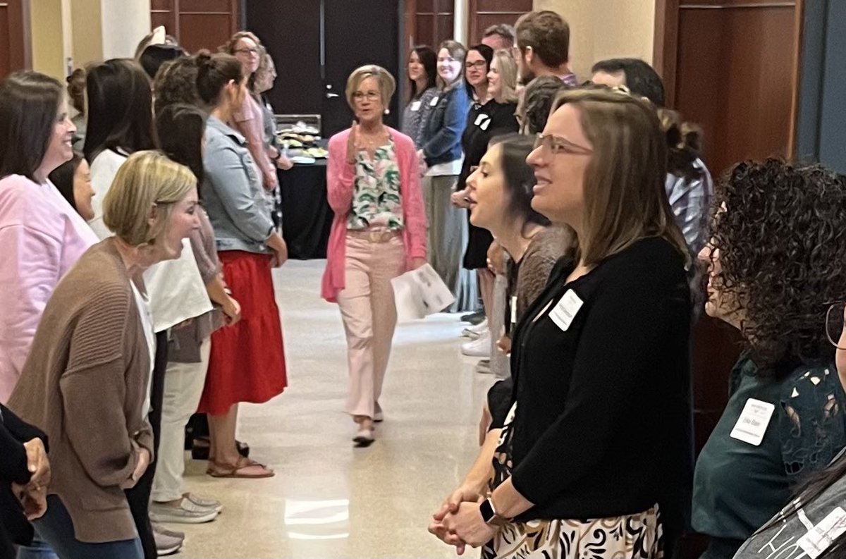 Jennifer_Hogan's tweet photo. Spending the day with Hope Leadership Academy participants and Dr. Amy Johnston. The energy goes up when sharing about plans and challenges! #hopeinstitute #inspiringcharacter https://t.co/IOMmhq65hl