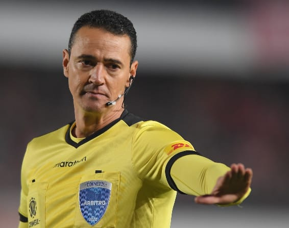 Liga Betplay Dimayor Fecha 16        
27 de Abril 8:20 pm      
Millonarios vs América    
Árbitro: WÍLMAR ROLDÁN (ANTIOQUIA)
ANro.1: DAVID FUENTES (CESAR)
ANro.2: JOHN ZAMBRANO (NARIÑO)
Cuarto: WÁNDER MOSQUERA (C/DINAMARCA)
VAR: JHON PERDOMO (HUILA)
AVAR: YAHIR CÁRDENAS (META)