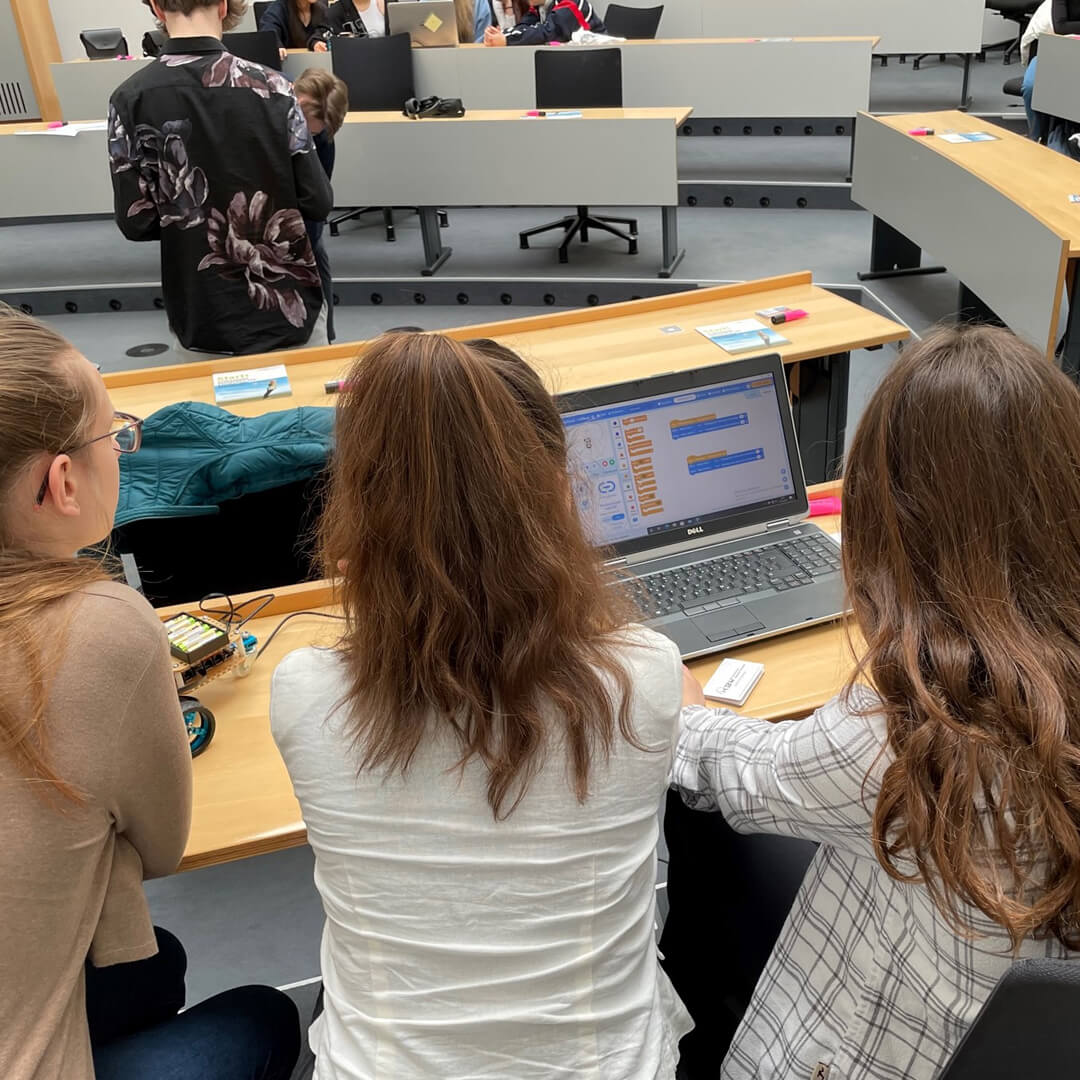 HDBW_Hochschule's tweet photo. Impressions from today's nationwide #GirlsDay at #HDBW: In #AutonomousDriving schoolgirls controled model test vehicles. Or playfully managed supply chains in #Logistics. Both interactive and exciting events in which everyone was very committed 🤗. 
#StudyOrientation https://t.co/40y0a0E82N