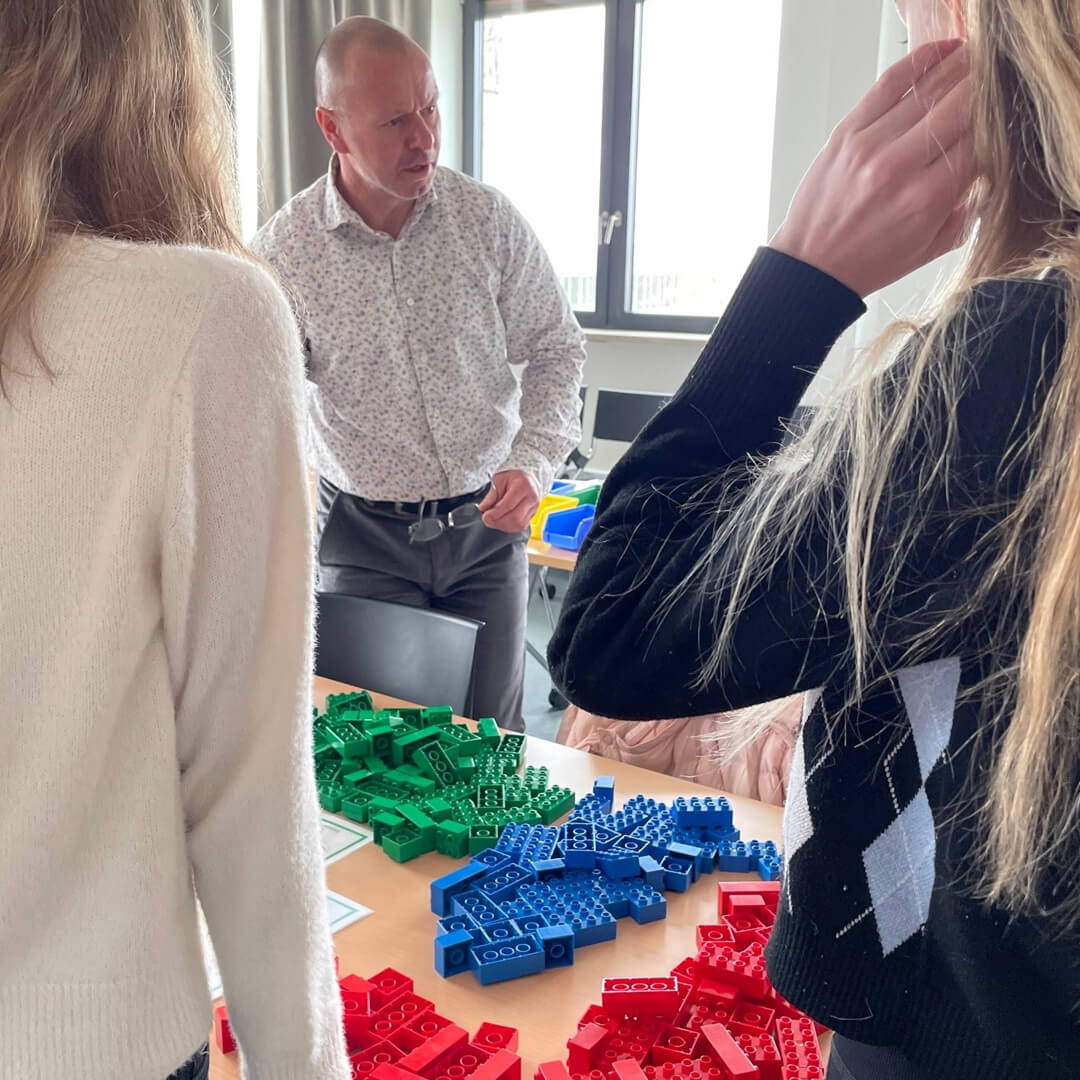 HDBW_Hochschule's tweet photo. Impressions from today's nationwide #GirlsDay at #HDBW: In #AutonomousDriving schoolgirls controled model test vehicles. Or playfully managed supply chains in #Logistics. Both interactive and exciting events in which everyone was very committed 🤗. 
#StudyOrientation https://t.co/40y0a0E82N