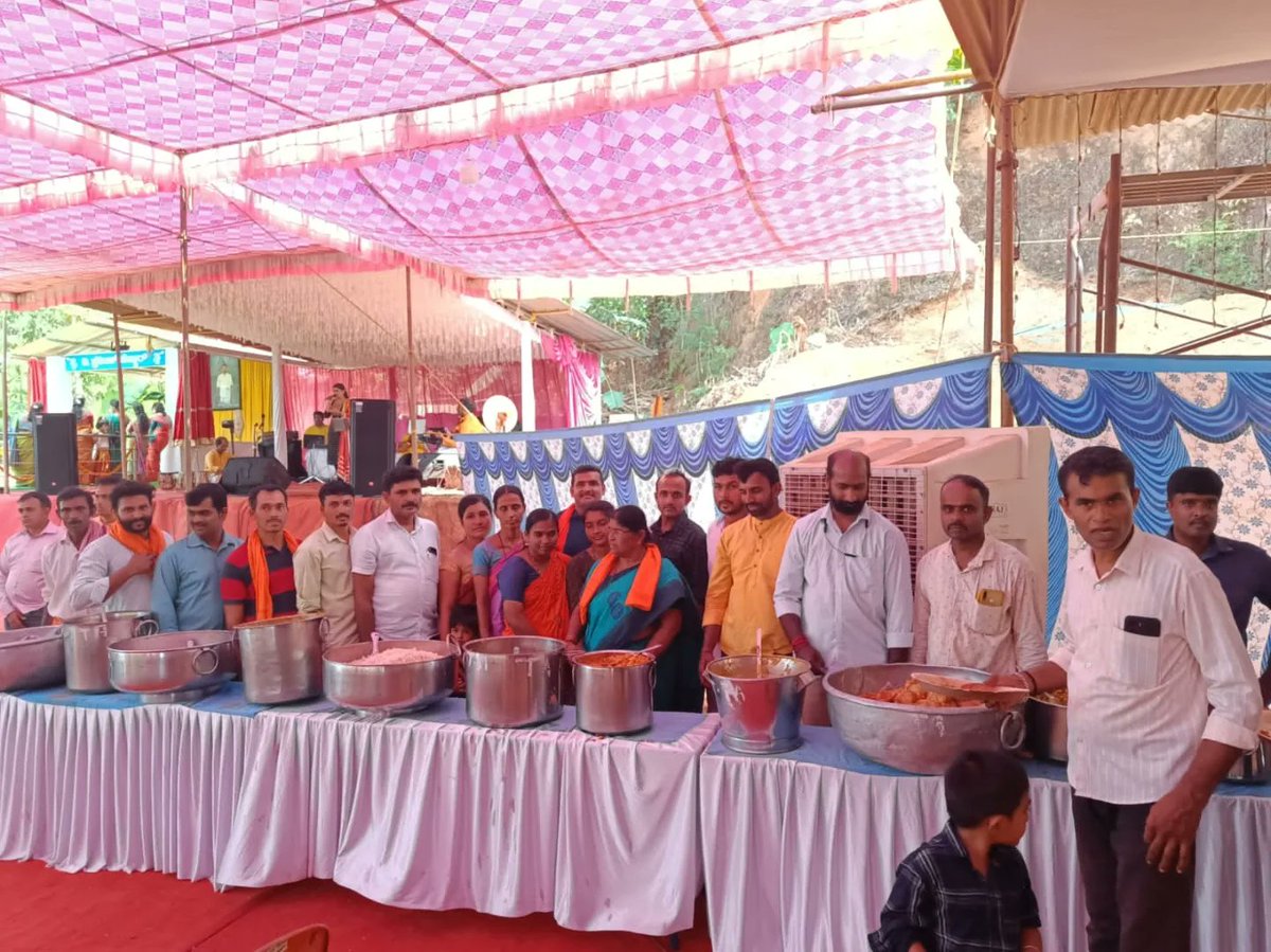 AshaPuttur_BJP's tweet photo. ಸೋದರ ಪ್ರವೀಣ ನೆಟ್ಟಾರ್ ಮನೆಯ ಗೃಹಪ್ರವೇಶ ಕಾರ್ಯಕ್ರಮ ಇಂದು ಅತ್ಯಂತ ಅಚ್ಚುಕಟ್ಟಾಗಿ ನೆರವೇರಿತು. ಇಡೀ ಪರಿವಾರ ಸಂಘಟನೆಯ ಕಾರ್ಯಕರ್ತರು ಸ್ವತಃ ತಮ್ಮ ಮನೆಯ ಕಾರ್ಯಕ್ರಮದ ರೀತಿ ನಿರ್ವಹಣೆ ಮಾಡಿದ್ದು ಅತ್ಯಂತ ಸಂತಸದ ಸಂಗತಿ. 
@nalinkateel @BJP4Karnataka @BjpMangaluru https://t.co/9xDVIAYjNt