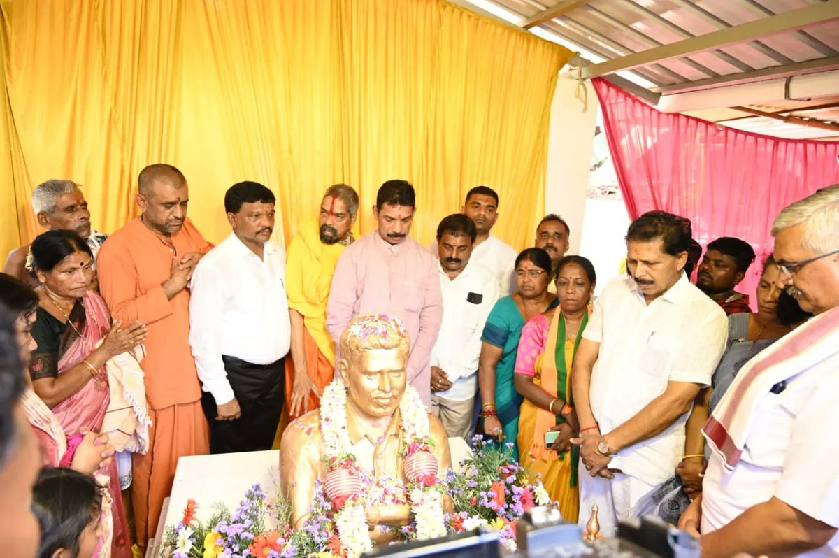 AshaPuttur_BJP's tweet photo. ಸೋದರ ಪ್ರವೀಣ ನೆಟ್ಟಾರ್ ಮನೆಯ ಗೃಹಪ್ರವೇಶ ಕಾರ್ಯಕ್ರಮ ಇಂದು ಅತ್ಯಂತ ಅಚ್ಚುಕಟ್ಟಾಗಿ ನೆರವೇರಿತು. ಇಡೀ ಪರಿವಾರ ಸಂಘಟನೆಯ ಕಾರ್ಯಕರ್ತರು ಸ್ವತಃ ತಮ್ಮ ಮನೆಯ ಕಾರ್ಯಕ್ರಮದ ರೀತಿ ನಿರ್ವಹಣೆ ಮಾಡಿದ್ದು ಅತ್ಯಂತ ಸಂತಸದ ಸಂಗತಿ. 
@nalinkateel @BJP4Karnataka @BjpMangaluru https://t.co/9xDVIAYjNt
