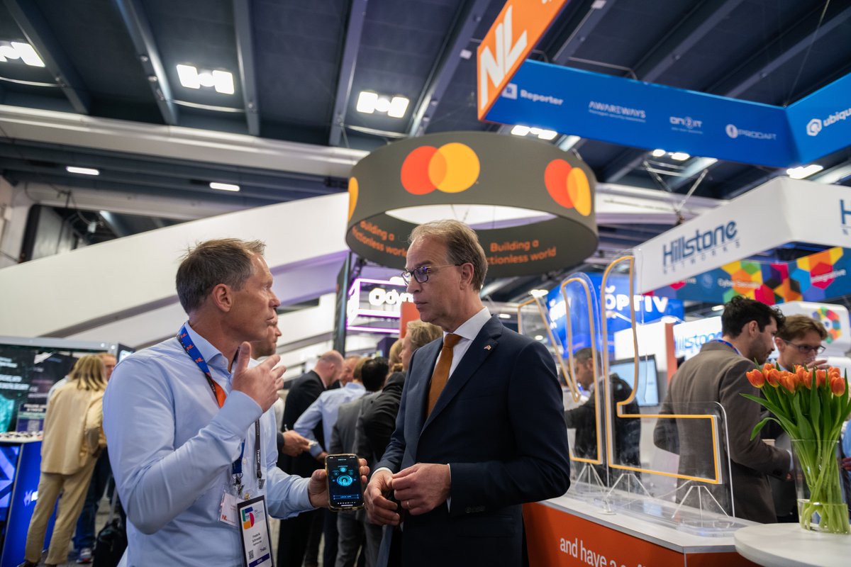 DigiCorpLabs's tweet image. #Web3 isn&apos;t another buzzword...

#DigiCorp is at the forefront of this paradigm shift &amp;amp; just unveiled its #decentralized #DGB #blockchain based IAM suite $DGMV by #DigiThree at the @RSAConference 2023 conference with top-level dignitaries.👑🧡🇺🇸

#innovation #Crypto #altcoin