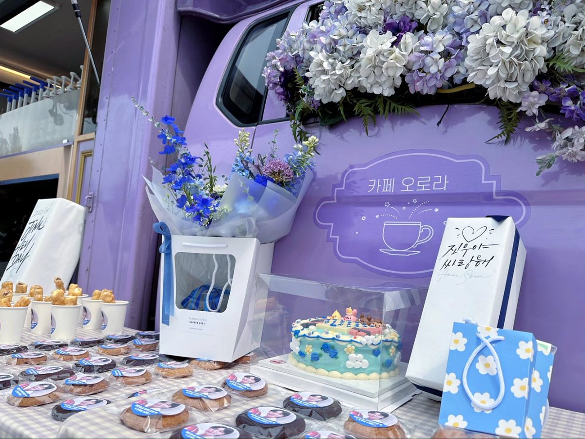 커피차 카페오로라💜cafe aurora💜 tweet media