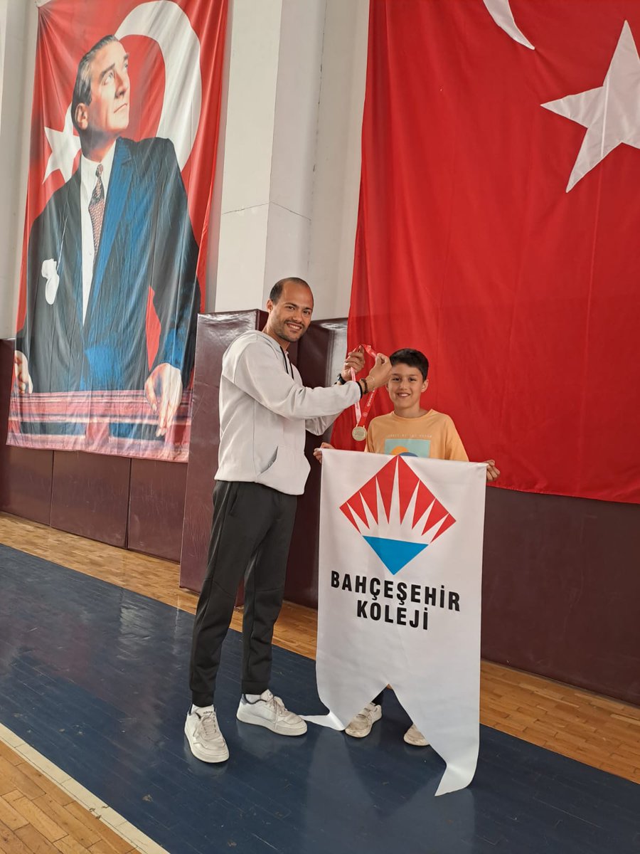 4.Sınıf öğrencimiz Aras SOYMAN Okul Sporları tarafından düzenlenen Spor Tırmanış müsabakasında İl 1.si  olarak Türkiye Şampiyonasına katılmaya hak kazanmıştır. Öğrencimizi tebrik eder, başarılarının artarak devam etmesini dileriz.