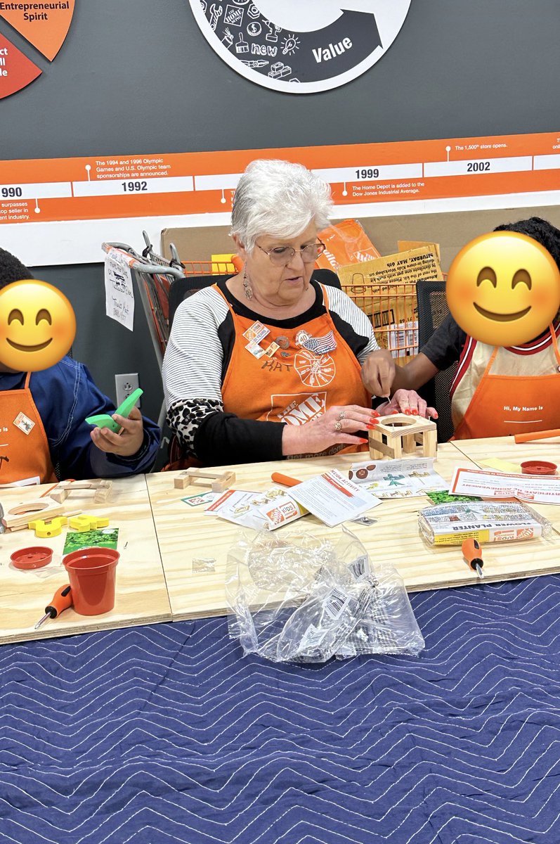 Jassinova's tweet photo. Community Based Instruction is in full effect! Thank you @HomeDepot for teaching our students about safety when using tools, following written and verbal instructions, and independent skills 💚@LetsBrockItOut @mindfulamyz @SHammonds_ @LaTonya_Brown13 @LMCoxton https://t.co/cd0zcDUBLV