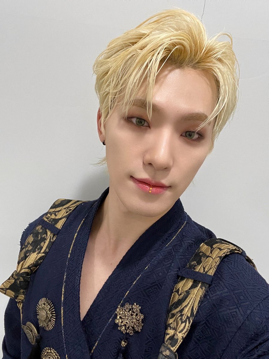 pledis_17's tweet image. [17'S 디노] 🖤💛