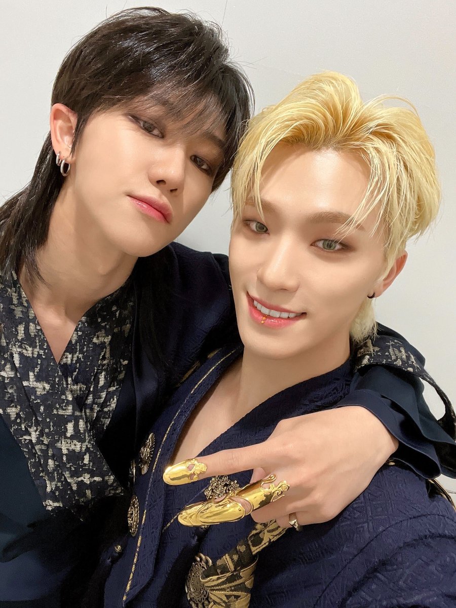 pledis_17's tweet image. [17'S 디노] 🖤💛