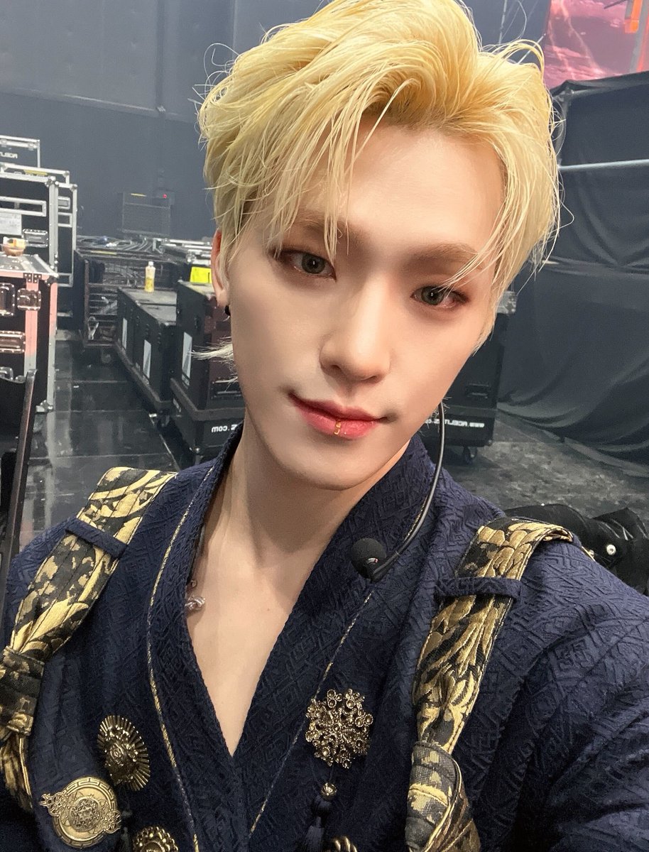 pledis_17's tweet image. [17'S 디노] 🖤💛