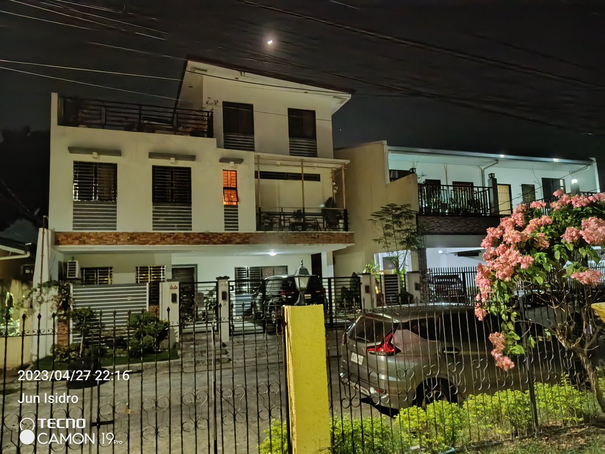 junisidro's tweet photo. Exciting results of night photography of a flagship phone and two midrange phones. Tonight's very bright crescent moon is surrounded by very dark sky.

#Huawei #HuaweiP30Pro #Tecno #Camon19Pro #Google #Pixel6a #NightMode #nightphotography #moon #moonshot #astrophotography https://t.co/lE3SWiHMoE