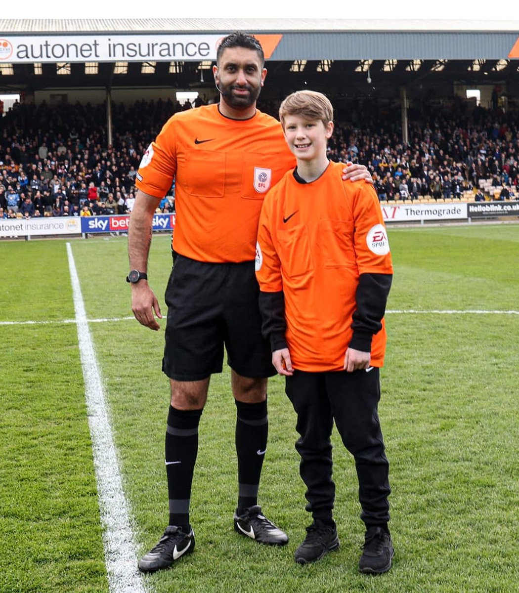 FA_PGMOL's tweet photo. An unforgettable afternoon! 🙌

A young fan enjoyed a referee mascot experience with #EFL referee Sunny Gill and his team on Saturday. https://t.co/dNc3LHdNOz