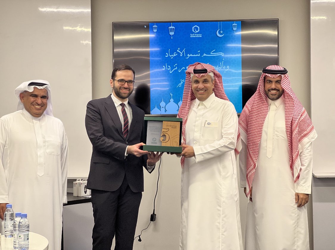 ibe__Group's tweet photo. و تم خلال الحفل تكريم عدد من الموظفين و الموظفات الذين أتموا هذا العام (٥) سنوات من تاريخ انضمامهم للمجموعة https://t.co/R1b9dmr3Kr