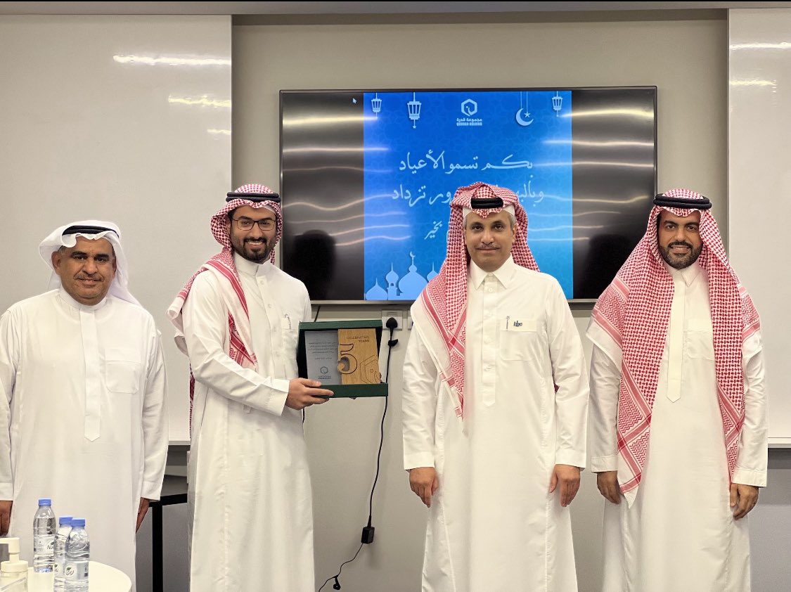 ibe__Group's tweet photo. و تم خلال الحفل تكريم عدد من الموظفين و الموظفات الذين أتموا هذا العام (٥) سنوات من تاريخ انضمامهم للمجموعة https://t.co/R1b9dmr3Kr