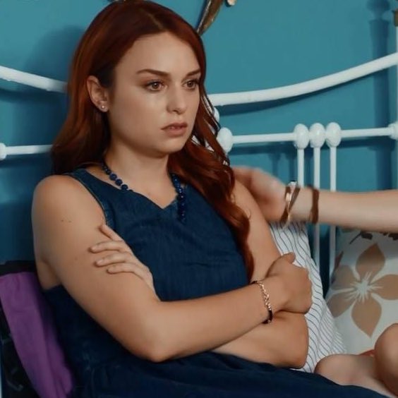 ozgeigurel's tweet photo. Bir nesil bunların arasındaki bağını asla anlamayacak 🤦🏻♀️ #şeyma #elifnuryel #neslihanatagül #mesude https://t.co/mED0IDCfY1