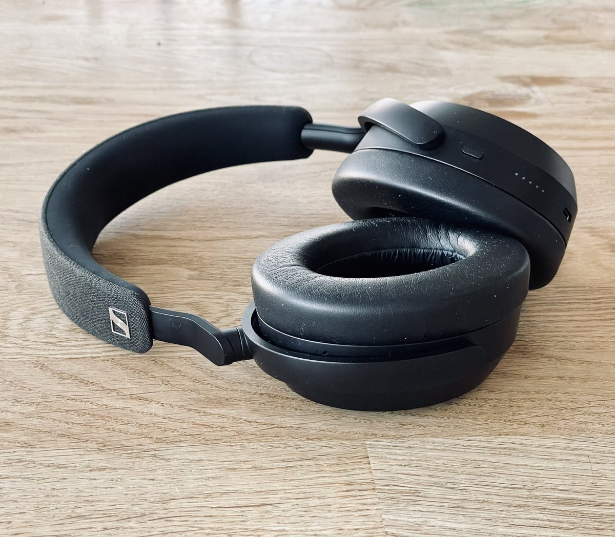 Just got new #headphones! 🎧

I’ve bought new headphones every 10 years. HD 25-1 (2003), Momentum on ear (2013) and now Momentum M4.

I like #Sennheiser’s soundstage with clear and detailed sound. M4 bass is not overpowering but has some really nice kick and feel to it.