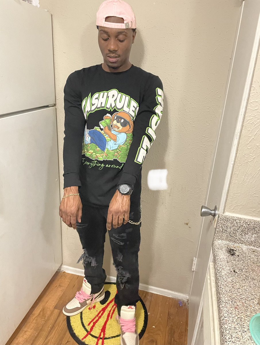 TunesYung's tweet photo. Going through a divorce with karma 🥶 https://t.co/FZh18Ku3gN