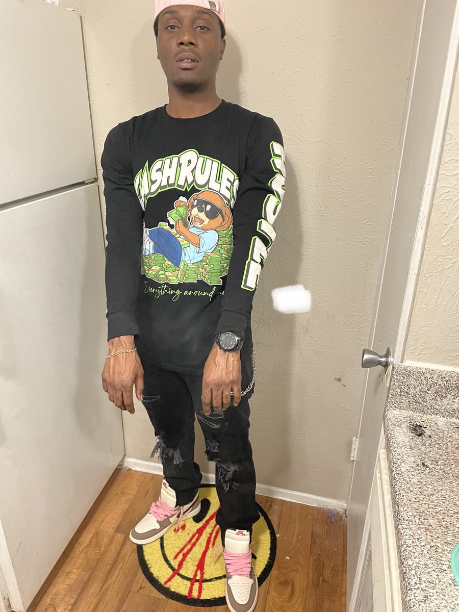 TunesYung's tweet photo. Going through a divorce with karma 🥶 https://t.co/FZh18Ku3gN