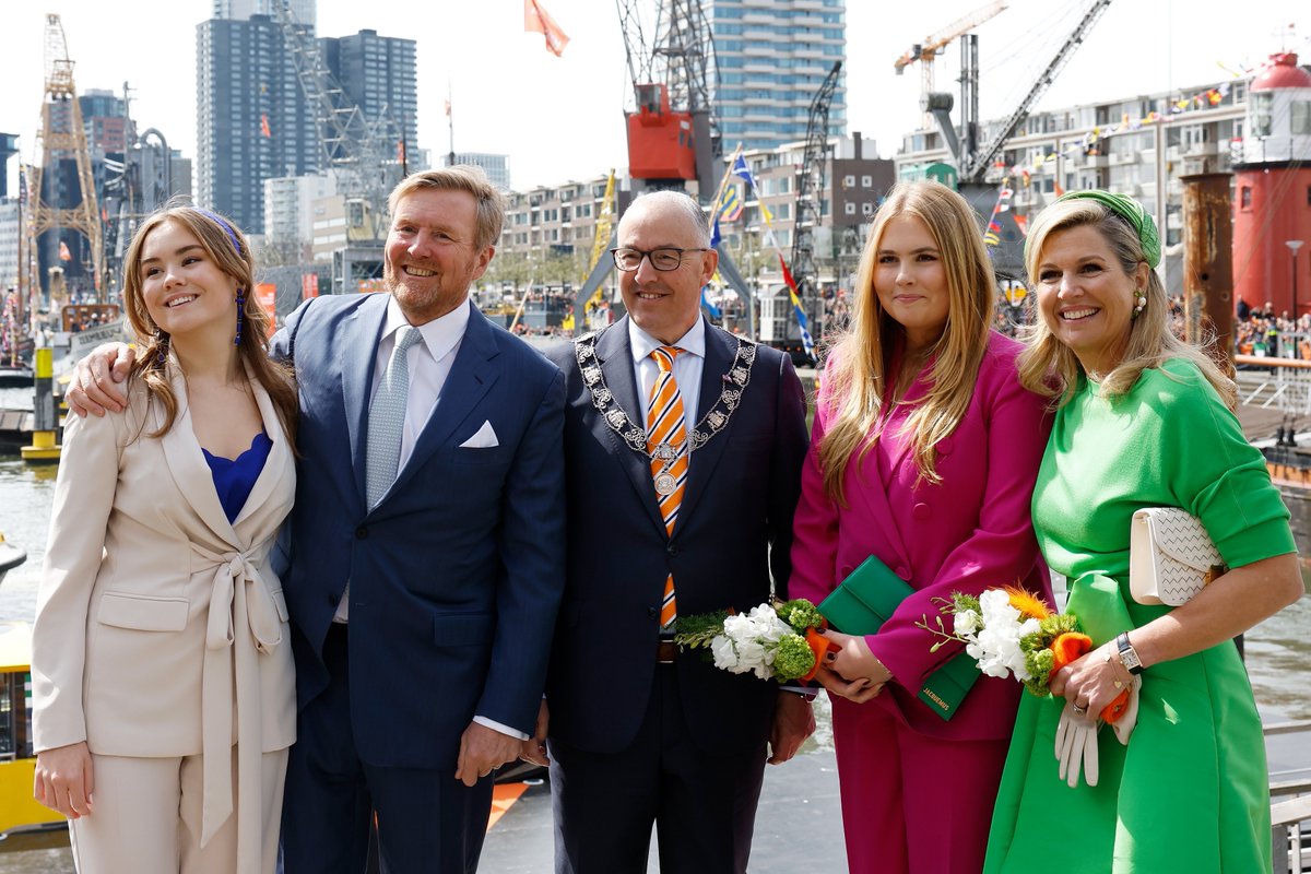 rotterdam's tweet photo. Duizenden Rotterdammers vierden samen met de Koninklijke familie #Koningsdag. 

Aboutaleb: 'Wat een prachtige Koningsdag was het vandaag! Een dag met memorabele momenten en mooie vergezichten. De stad heeft laten zien wat ze in huis heeft.'

#KoningsdagRotterdam @koninklijkhuis https://t.co/5amG9ekJEI
