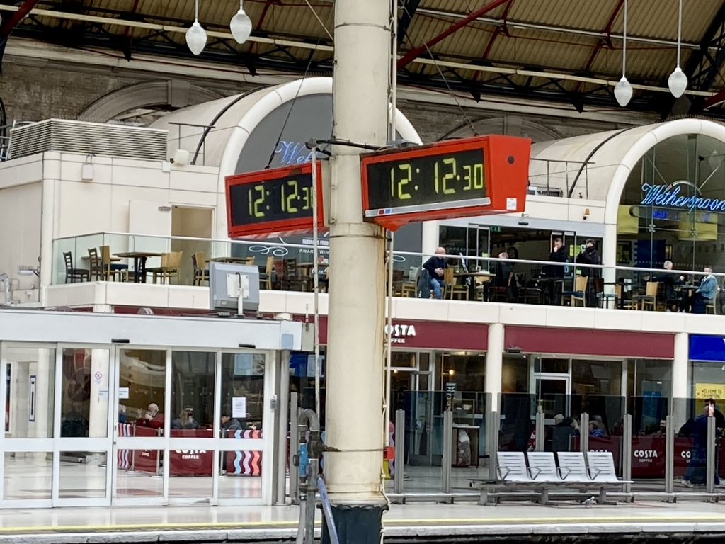 Reckon you can design a time icon? Very excited to see that <a href="/networkrail/">Network Rail</a>  <a href="/RIBAComps/">RIBA Competitions</a> and <a href="/DesignMuseum/">the Design Museum</a> have launched a search for a new British railway timepiece (note not ‘clock’)! Full details: ribacompetitions.com/nr-timepiece/
Meanwhile enjoy some earlier railway clocks, and… 1/3