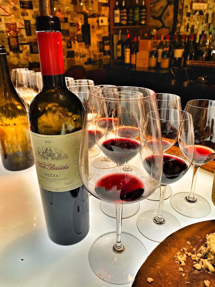 FoodieWineLover's tweet image. A beautifully stunning expression of Barbera from the Nizza DOCG appellation. Are you familiar with it? 🇮🇹#barbera #piemonte #docg