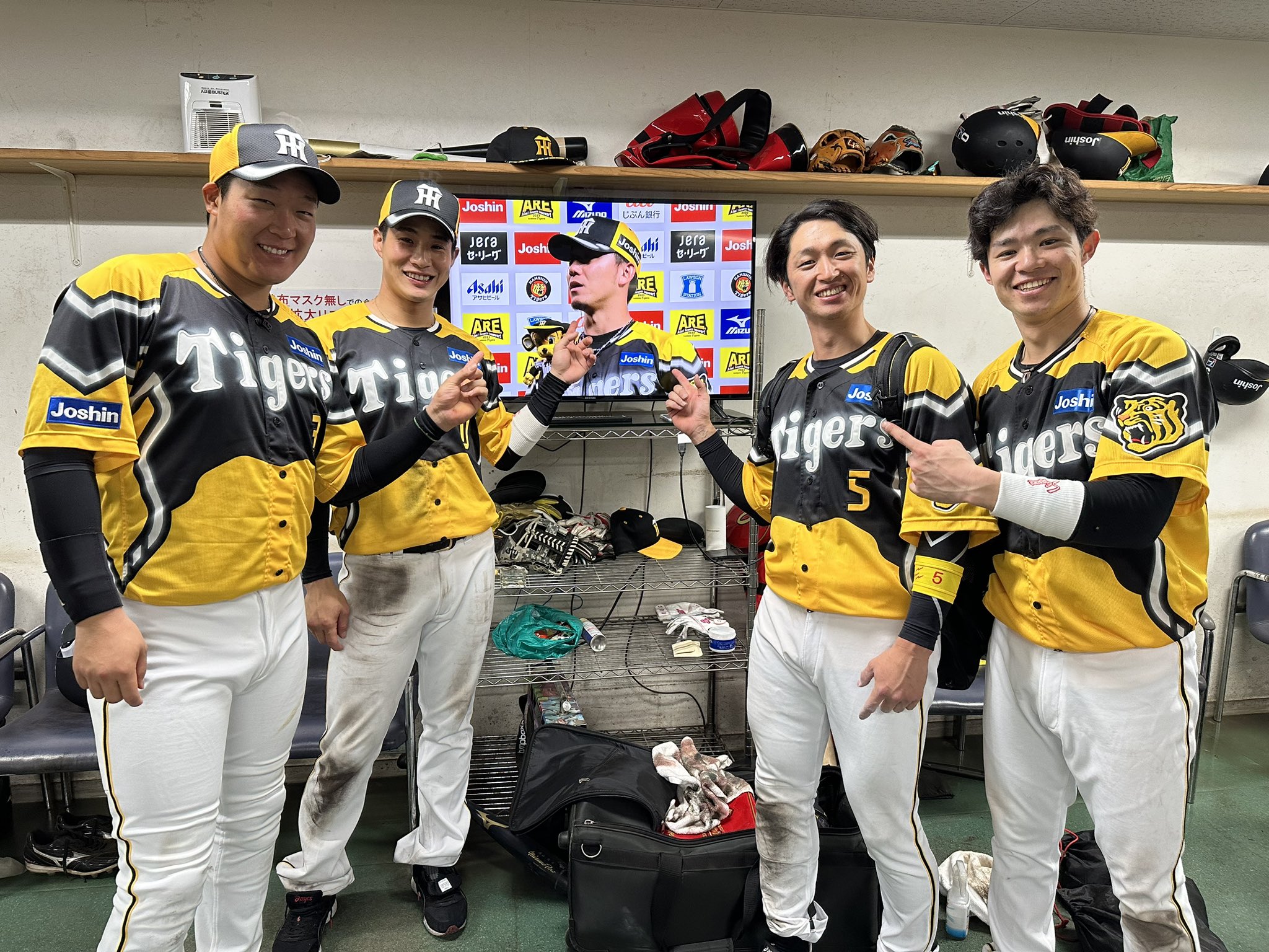 阪神タイガース　伝統の一戦　ユニフォーム　伊藤将司