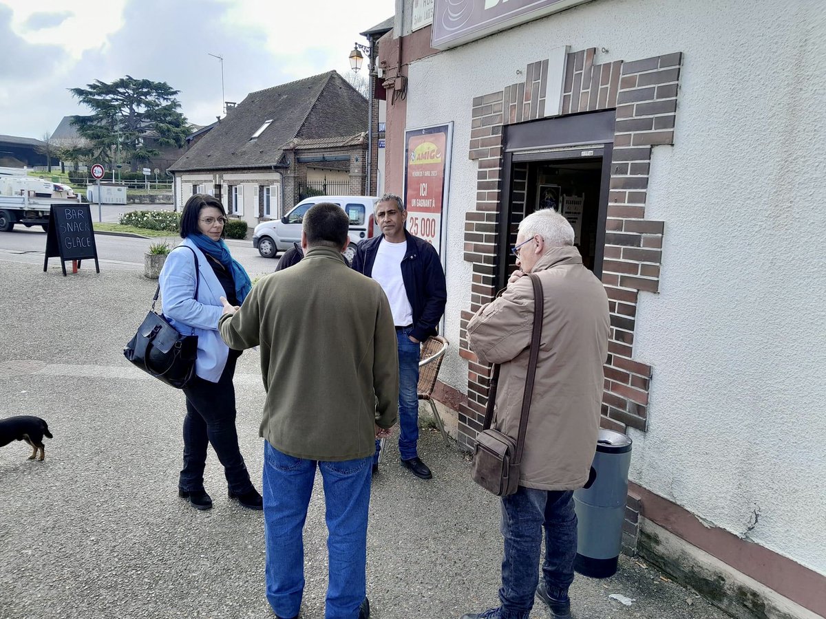 ChristineLoirRN's tweet photo. 🏘️ Réunion publique à #Damville.
Rencontre avec des habitants de la commune, discussion autour des préoccupations locales et nationales. 🇫🇷
Merci pour votre accueil ! 👏🏻
#RN #Eure #Circo2701 https://t.co/ciPXvg7bFk