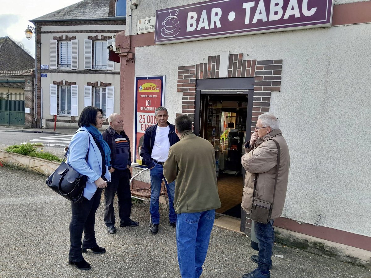 ChristineLoirRN's tweet photo. 🏘️ Réunion publique à #Damville.
Rencontre avec des habitants de la commune, discussion autour des préoccupations locales et nationales. 🇫🇷
Merci pour votre accueil ! 👏🏻
#RN #Eure #Circo2701 https://t.co/ciPXvg7bFk