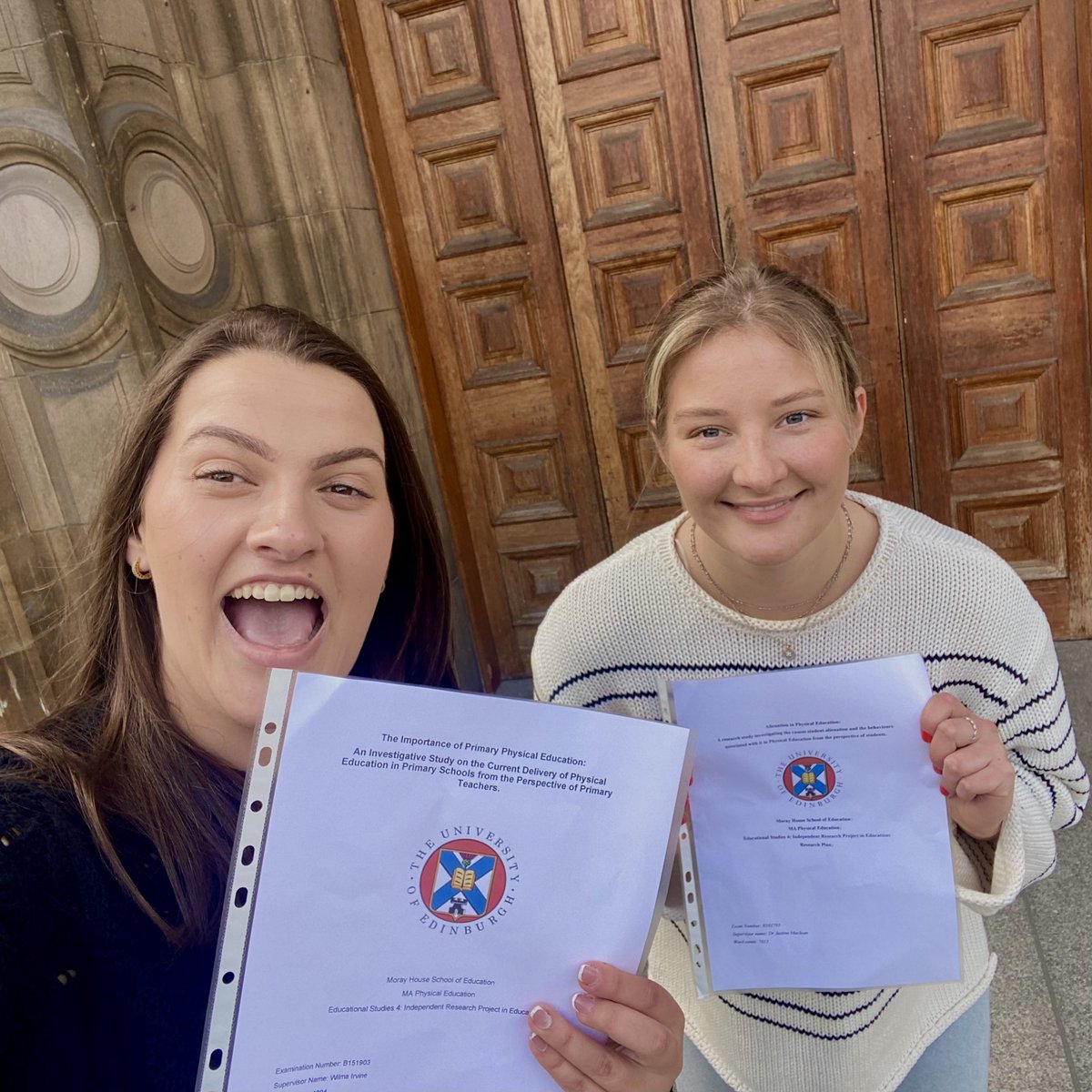 MissRossPE's tweet photo. Diss is the end! 4 years of Uni are over in a flash can’t quite believe it! Onto the next chapter…Miss Ross the PE teacher! Thanks to everyone that has played a part in my journey so far bigger and better things to come!👩🏽‍🏫💕 https://t.co/q2rX2rMZ3K