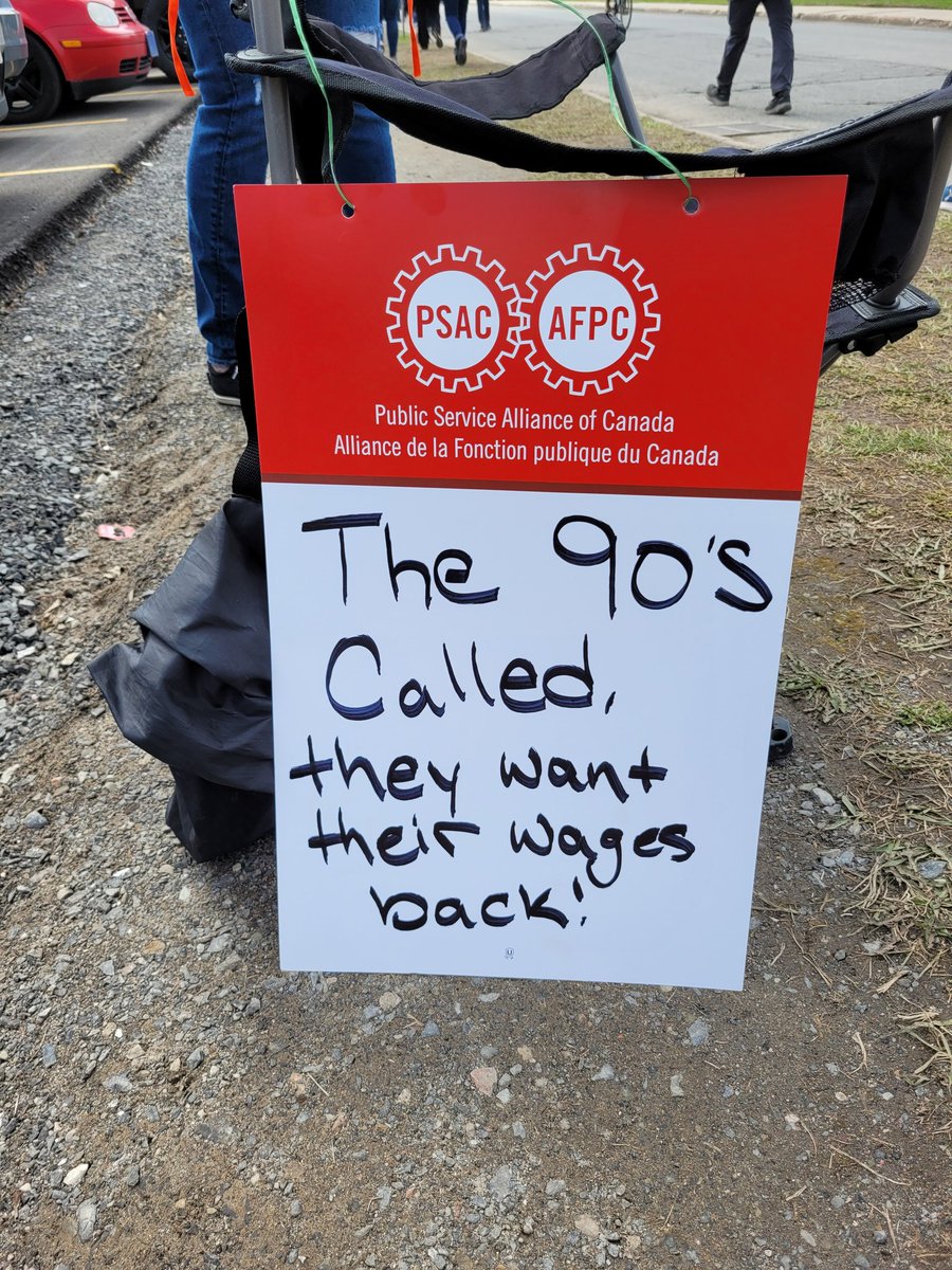✊🏻Back on the picket line today.✊🏻

Sign of the day. #PSACStrike2023 #PSAC #WorkersCantWait