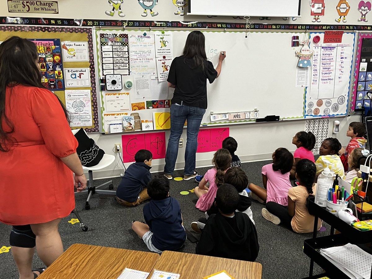 The most beautiful example of coteaching during phonics with 1st grade teacher and SRP teacher. 🥰
#1LISD