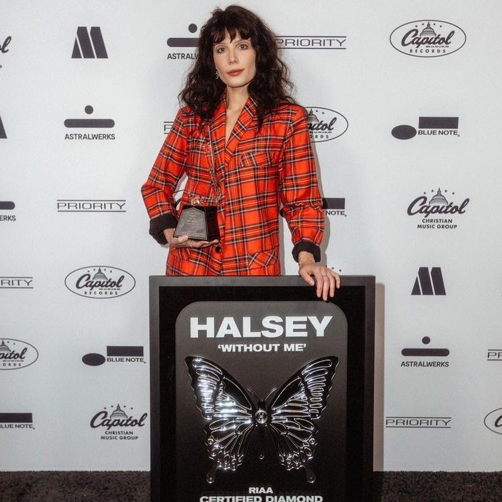 lifethespider's tweet photo. thread for halsey, a career full of classic and memorable hits. https://t.co/KgyuwGwl8r